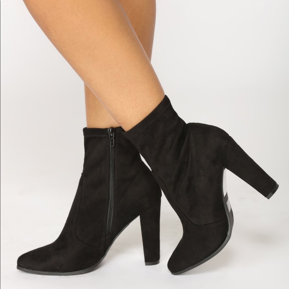 NWT 💋. fashion nova booties.